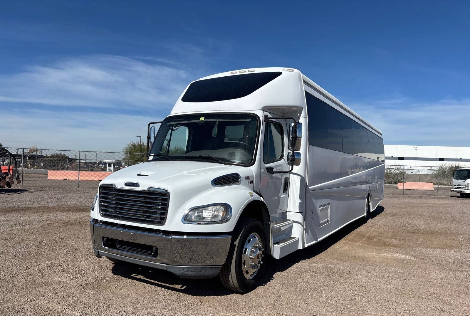 40 Passenger Executive Bus - exterior (2)