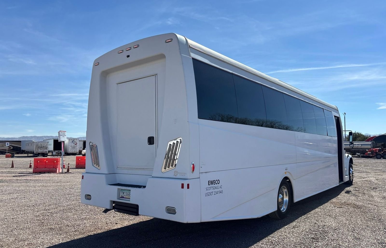 40 Passenger Executive Bus - exterior (3)